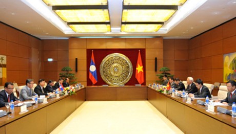 Quốc hội Việt Nam và Lào tăng cường hợp tác song phương - ảnh 1
